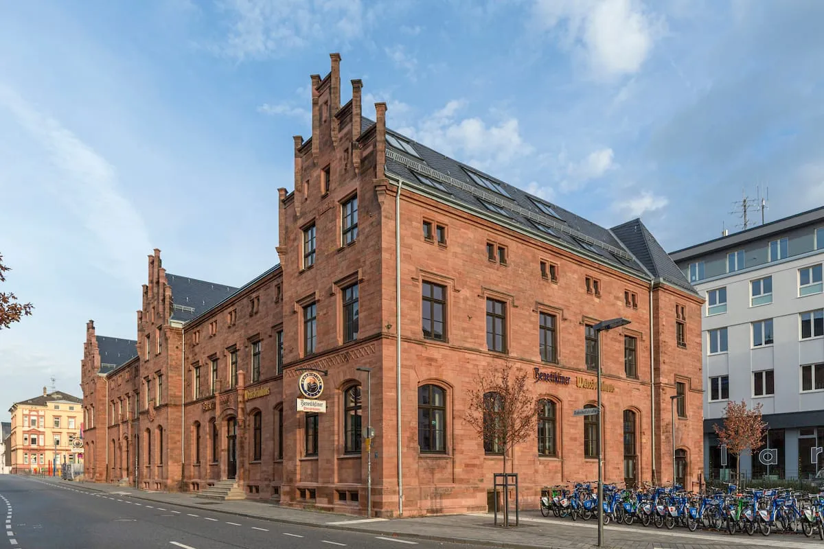 Sorpetaler-Denkmalfenster-Holzfenster Alte-Post-2